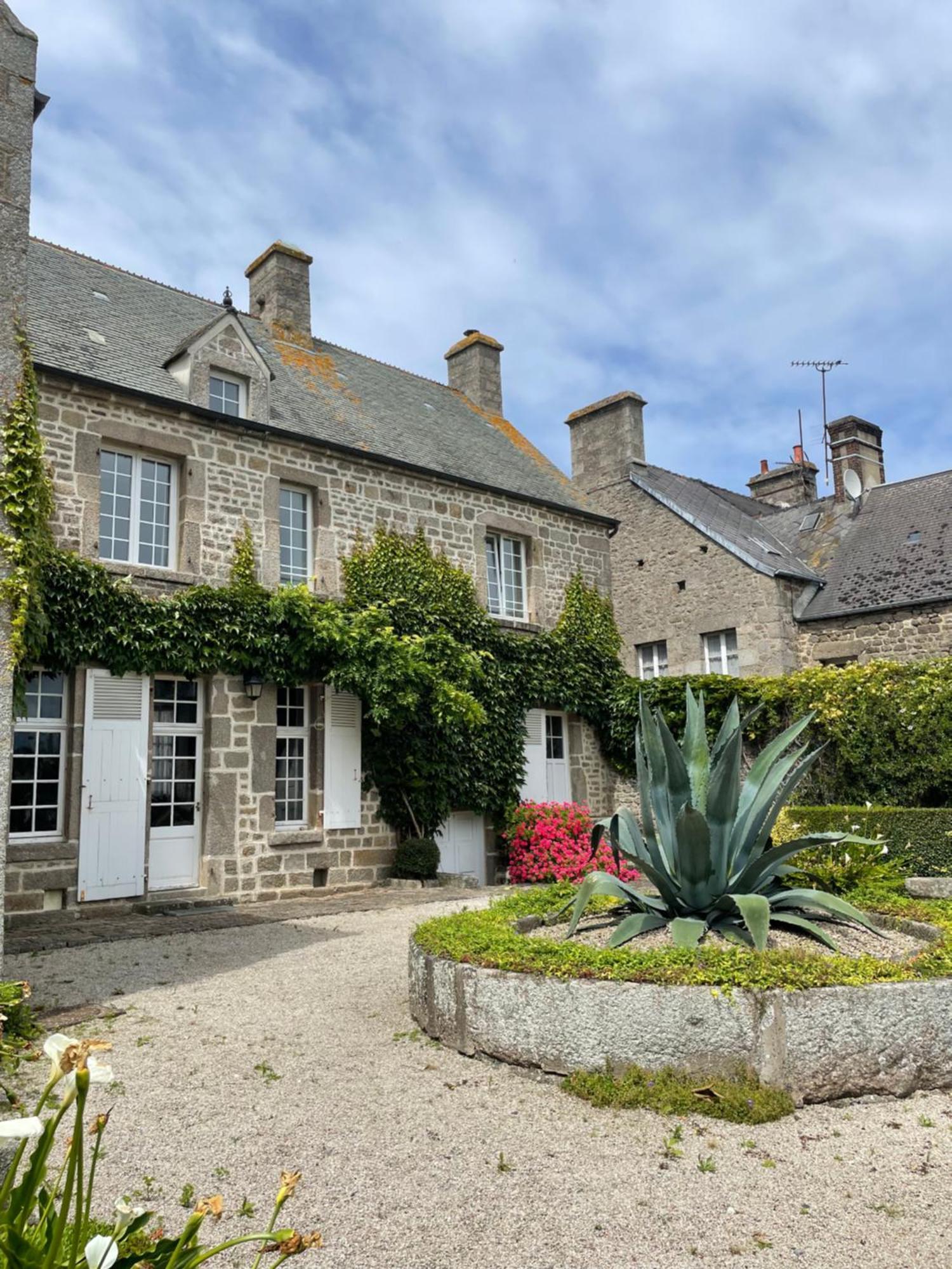 Le Conquerant - Chambres Meublees - Barfleur Exterior foto